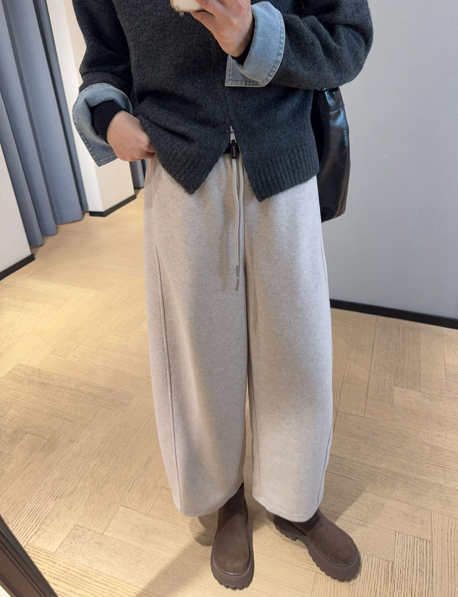 

Autumn & Winter High-Waisted Wool Wide-Leg Pants for Women - Thickened, Loose, Straight-Leg Design. S (up to 53 kg)