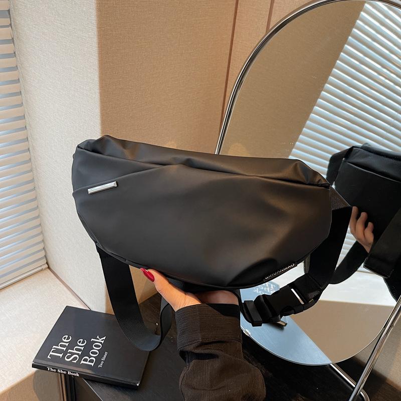 

Anti-splashing design messenger bag women s new high-end breast bag large-capacity sports cycling diagonal backpack