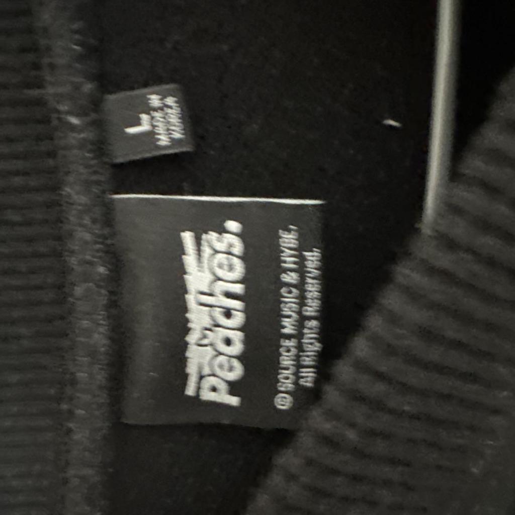 [USED] LE SSERAFIM x Peaches Black Sweatshirt, Size L