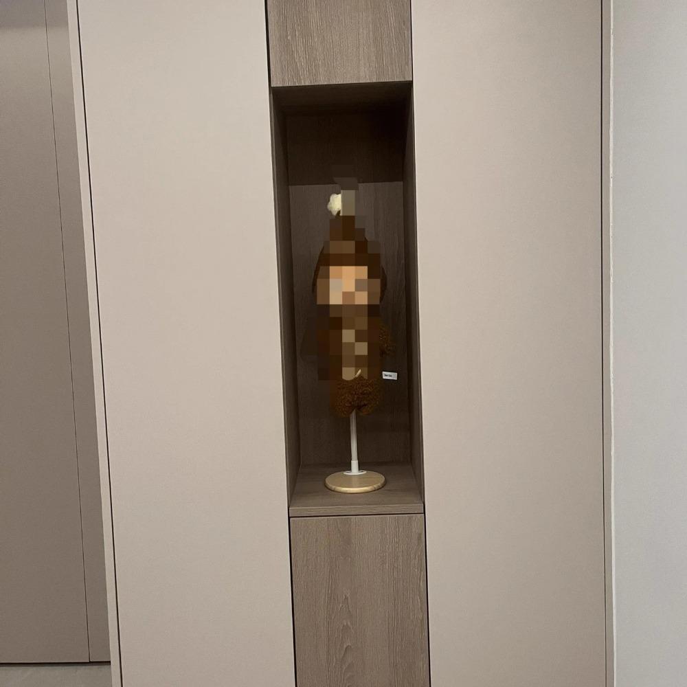 Holzbasis Puppen-Display-Halter Kunststoff-Stütze Ständer Neu Puppenständer Organizer Halterung