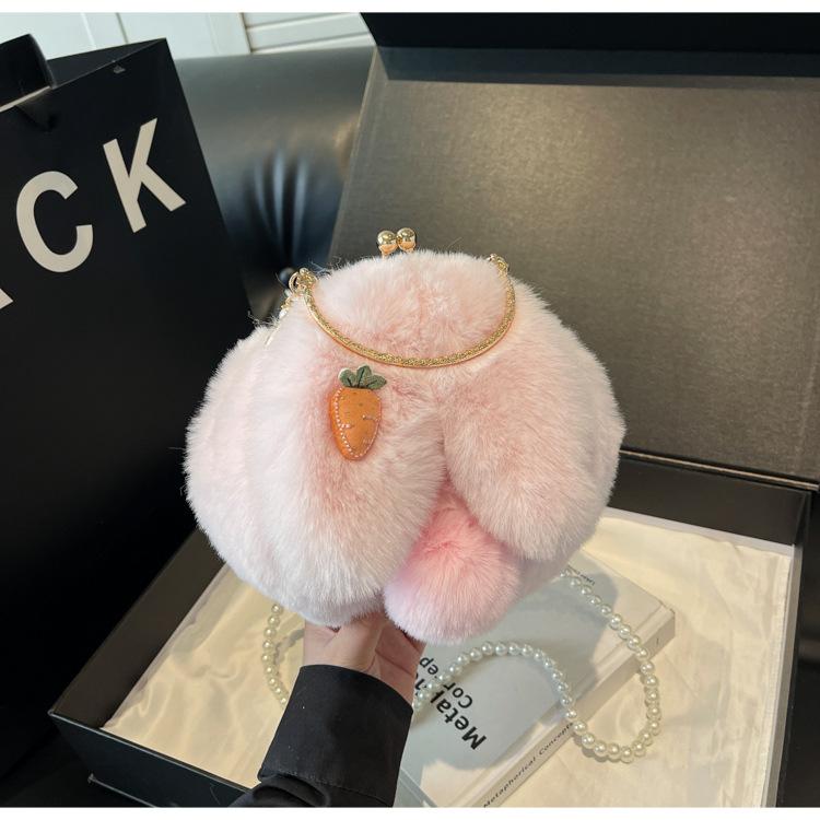 

Плюшевая сумка женская осень-зима 2025 новая нишевая сумка-мессенджер с жемчугом универсальная милая портативная маленькая круглая сумка розовый