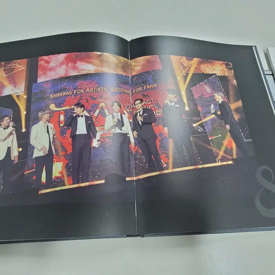 

Мы продаем новые фотокниги BTS.