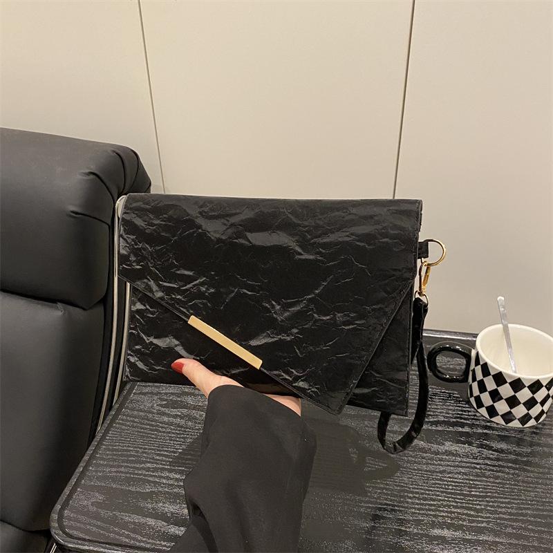 

Fashion simple solid color simple versatile clutch bag light luxury urban commuting temperament handbag small square bag чорний