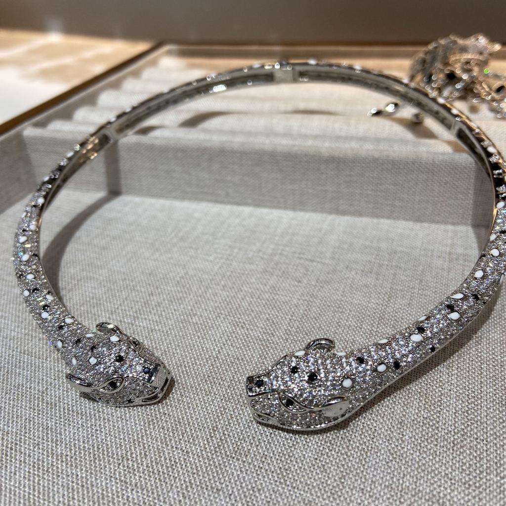 2025 Nuovo alla moda set di gioielli di lusso leggero con collana a girocollo orecchini incastonati di zirconi per donna