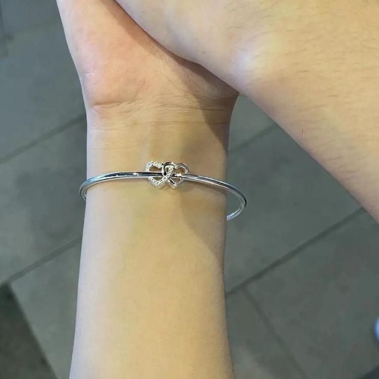 Matte Double-Heart Minimalist Sliding Bracelet for Women Unique Heart-Shaped Bracelet Perfect Gift for Best Friends Versatile Accessory