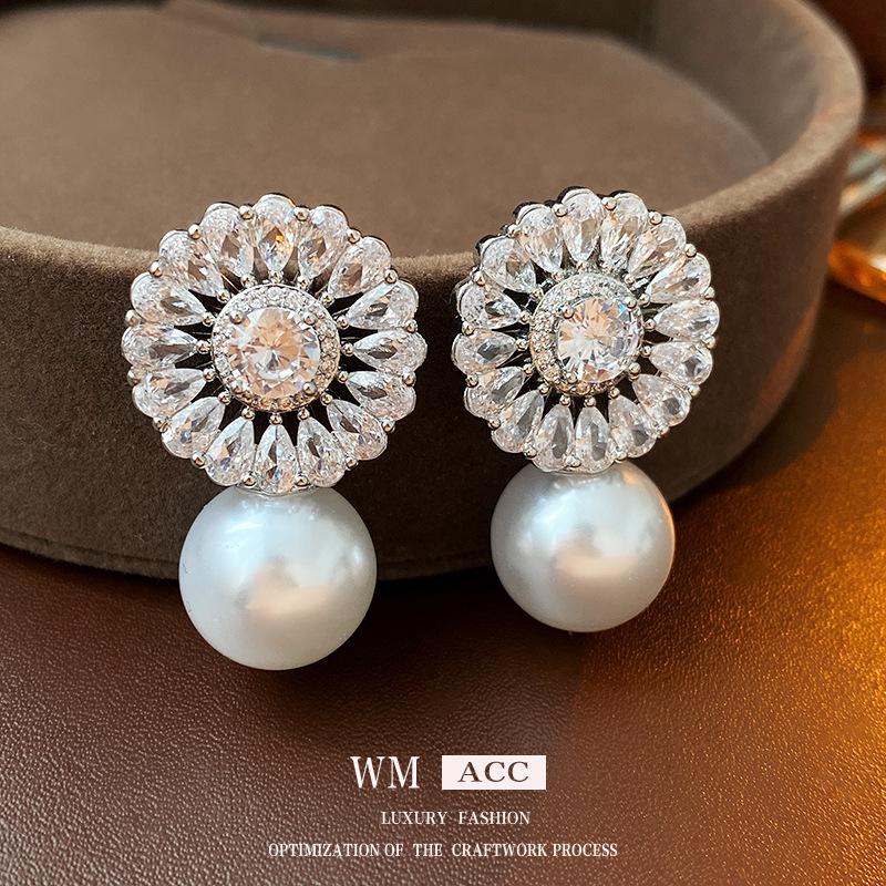 Vintage Silver Pearl Stud Earrings - Elegant Light Luxury Court Style