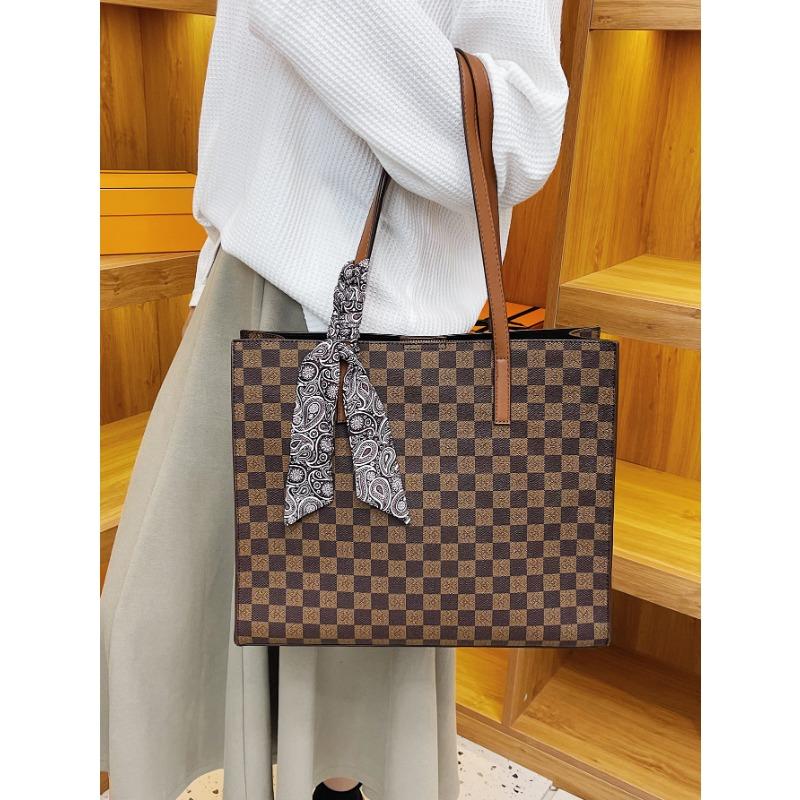 

New Tote Bag for Women Summer Versatile Large Capacity Armpit Bag Checkered Niche Shoulder Bag