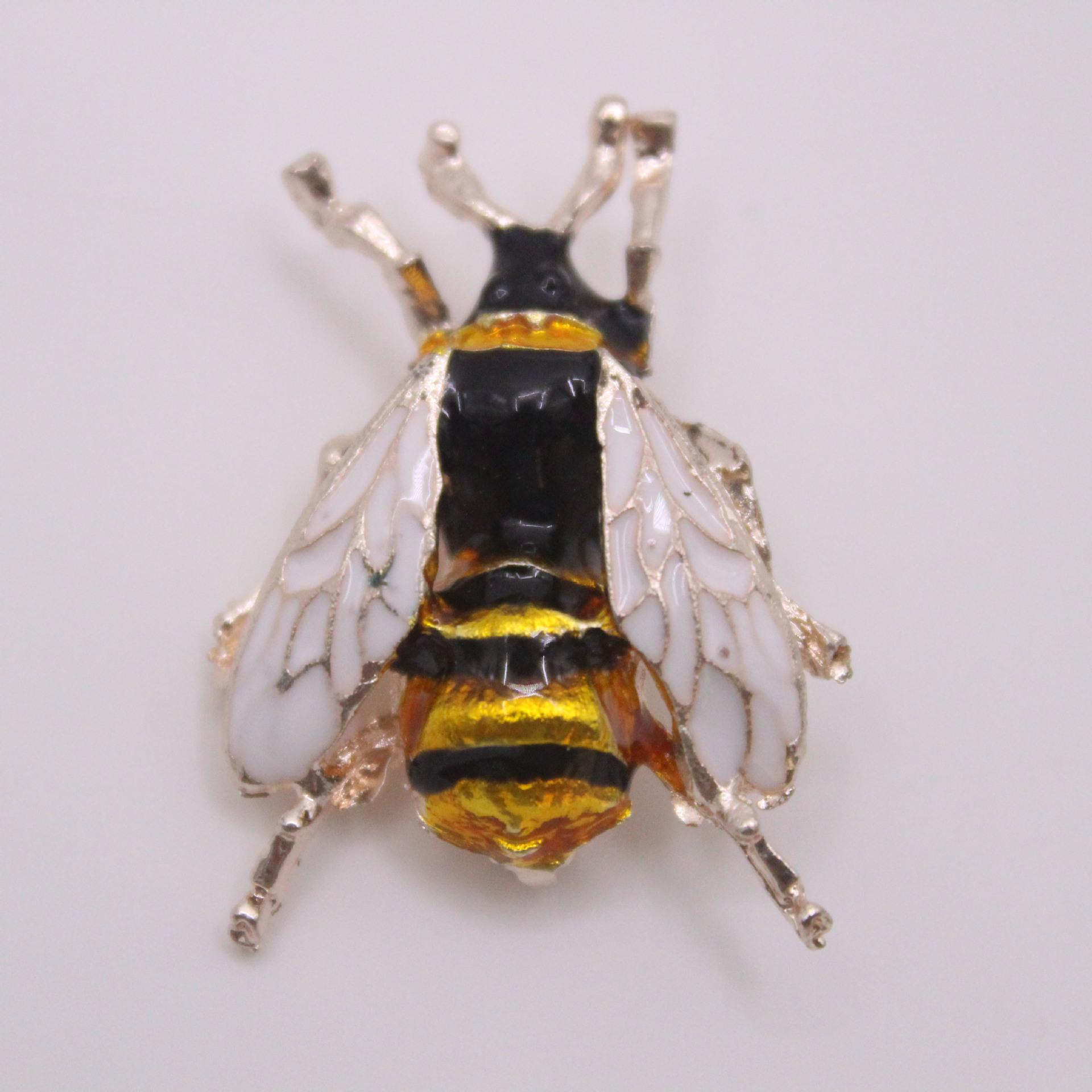 Yellow-Green Bee Dripping Oil Brooch: Unisex Insect Pin, Hot-Selling Exquisite Accessory.