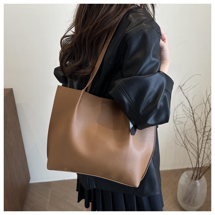 2025 Retro Fashion Large-Capacity Women's Shoulder Tote Bag
