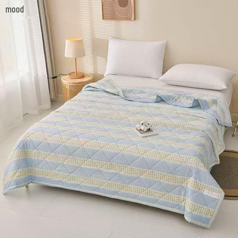 Skin-Friendly Soft Summer Quilt