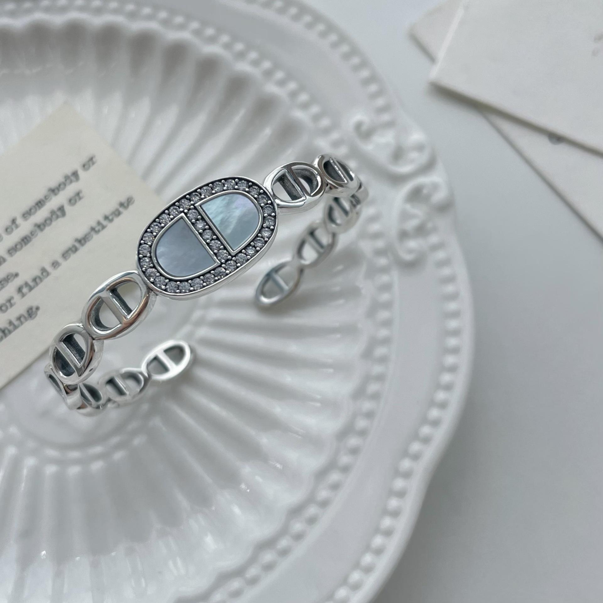 

Серебро 925 пробы, корейский стиль, открытый браслет-бэнгл «свиной пятачок» с бриллиантами и перламутром