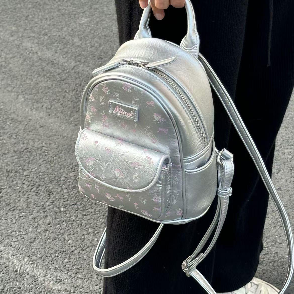 

Корейський трендовий міні рожевий квітковий водонепроникний рюкзак Strap Only срібний