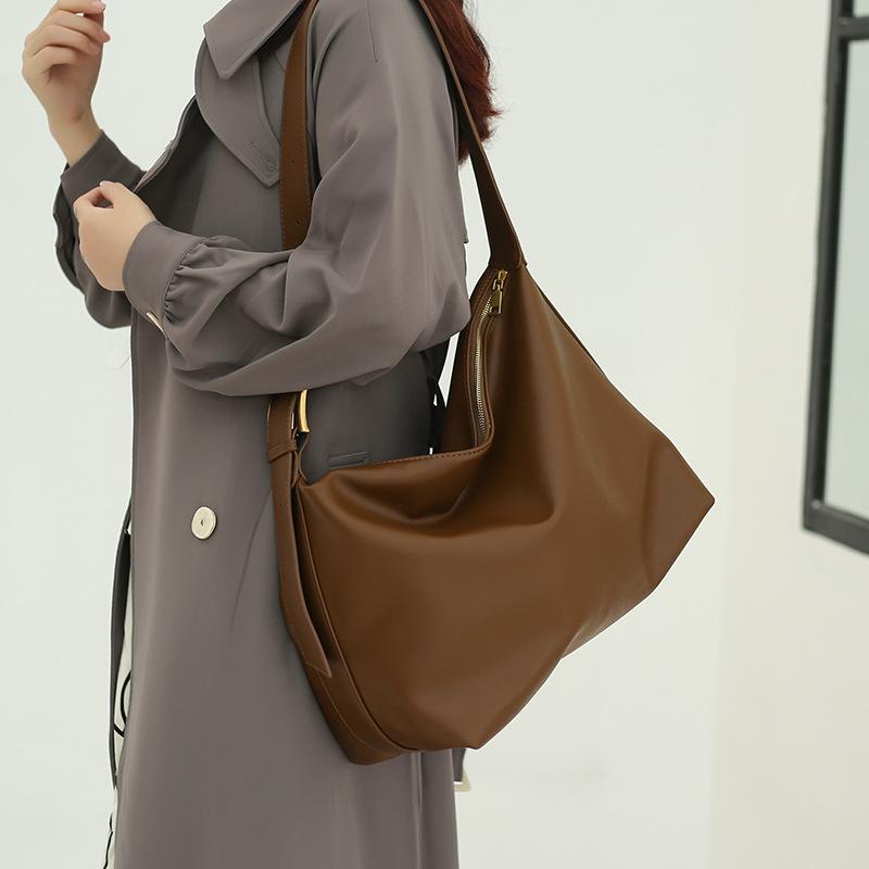 New Spring and Summer Trendy Black Bag for Women Large Capacity Crossbody Bag Soft and Simple Style Single-shoulder Tote Bag