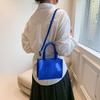Stilvolle kleine quadratische PU-Tasche für Damen in trendigen Farben, perfekt für den lässigen Weg zur Arbeit