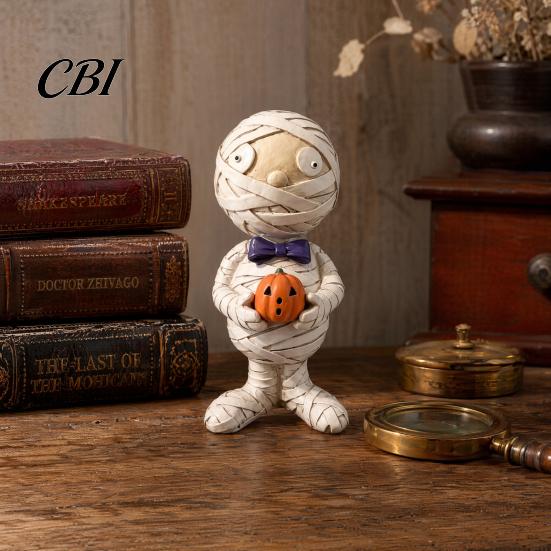 Resin Figurine Mummy Holding Pumpkin Halloween Decoration, Spooky Collectible Desktop for Indoor Shelf, Tiered Tray Decor