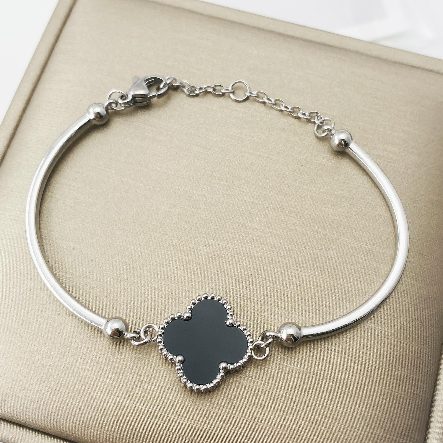 

Модный браслет премиум-класса 15 мм с одним цветком и четырехлистным клевером, простой женский титановый браслет