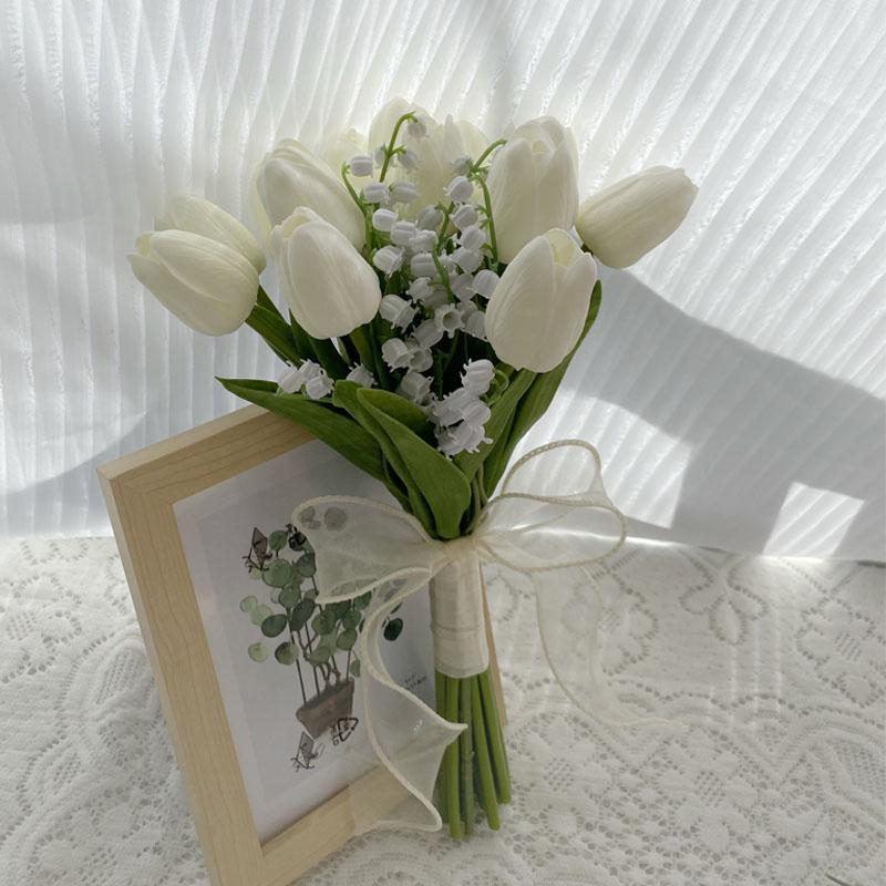 Hochzeitsstrauß im koreanischen Stil: Künstliche Tulpenblumen für die Braut, Ideal für Hochzeitsdekoration & Fotos.