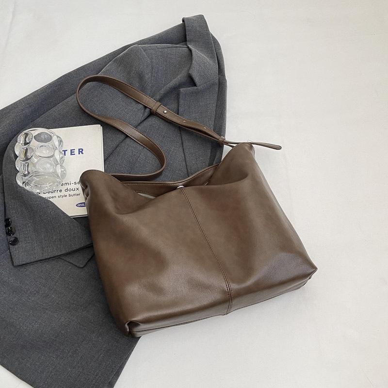 Autumn and winter casual retro soft leather multi-purpose shoulder bag women 2025 small fresh Korean version tote bag simple shoulder bag