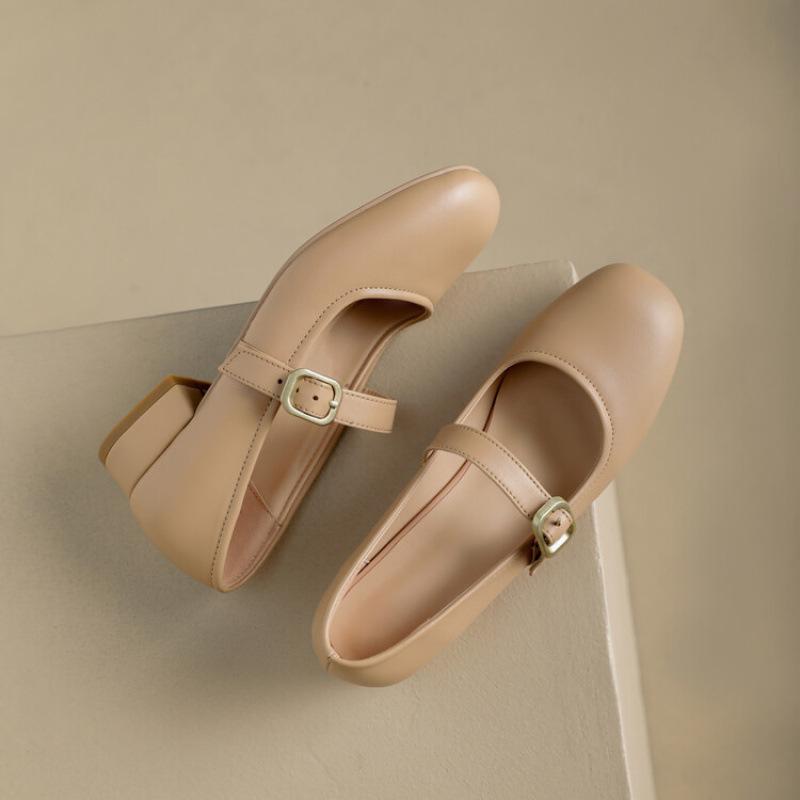 Four seasons wear women's casual single shoes low heels women's single shoes solid color leather shoes round head new large size shoes rubber soft sol