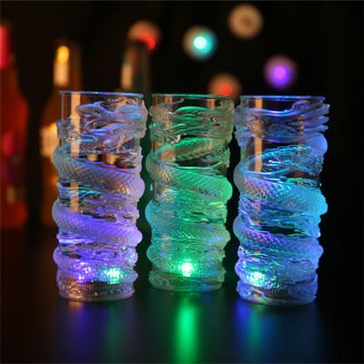 Tazza da birra luminosa LED che cambia colore Tazza del drago Tazza da bere trasparente illuminata attivata dall'acqua per feste da bar