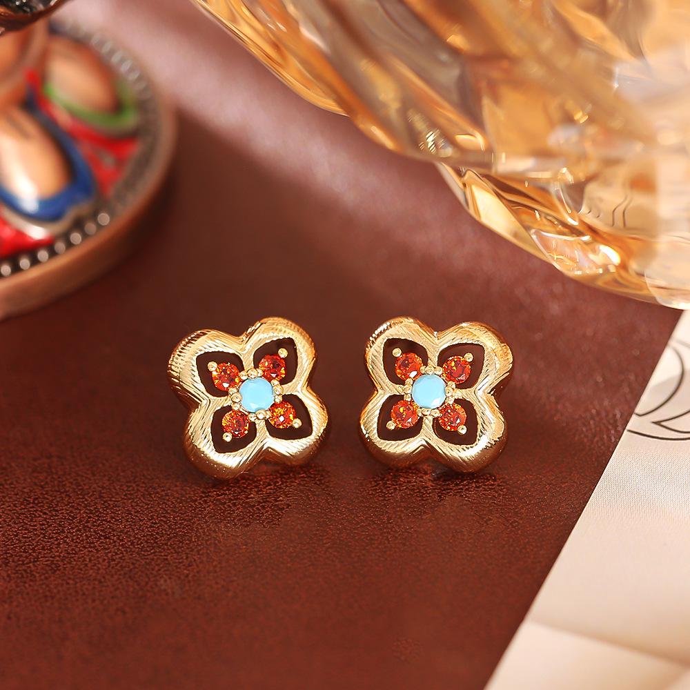 Элегантные серьги-гвоздики с цирконом в виде четырехлистника для женщин - Шикарный и модный дизайн