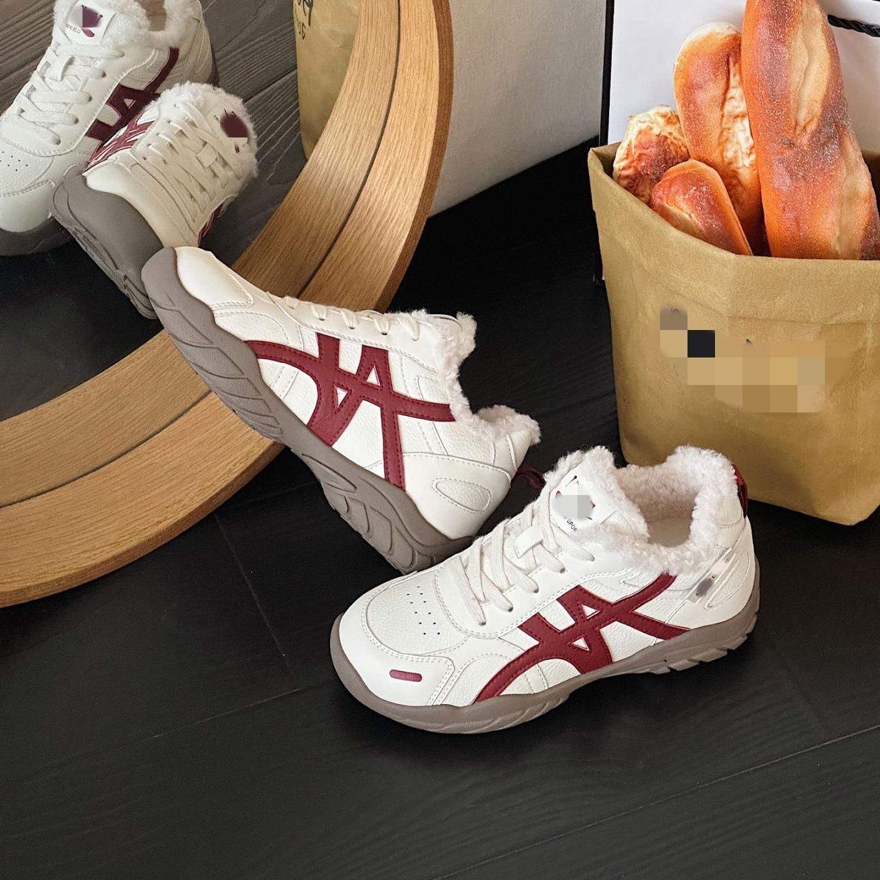 

Fleece explosion heightening moral training shoes platform white shoes casual sports dad shoes 40