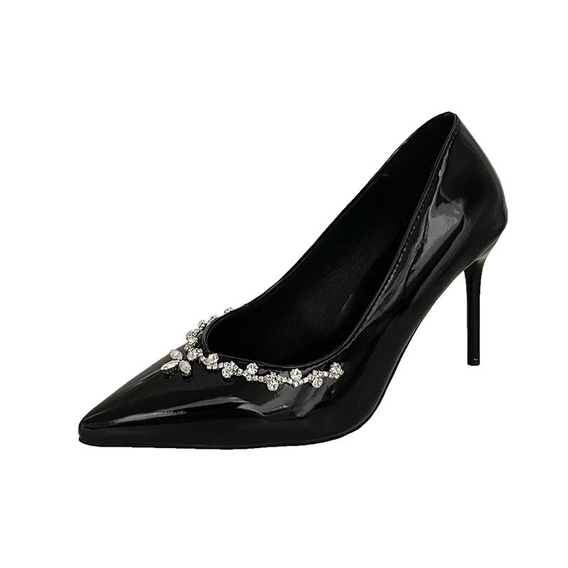 

Fashion 2025 Women s Summer New Style Brand Designer PU Leather Fashion High Heels Outdoor Slip-on Party Shopping Women Low Top Shoes 35