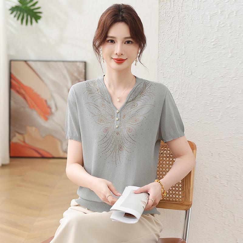 

Chic Summer Ice Silk T-Shirt for Stylish Moms - 2026 Fashion Knit Top for Middle-Aged & Elderly Women 5XL (Recommended 150-165 lbs)