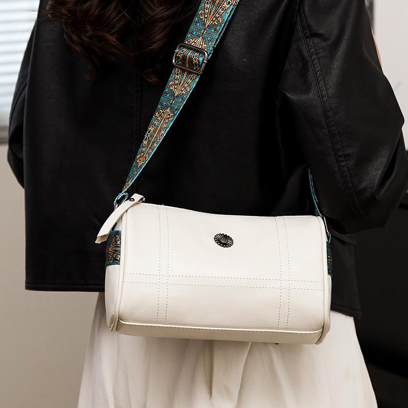 Модная маленькая сумочка с рисунком масла и воска — фото 9