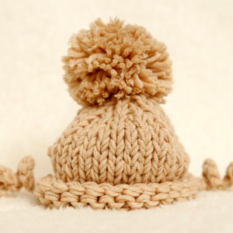 

Pom-pom hat - simple cotton beige small