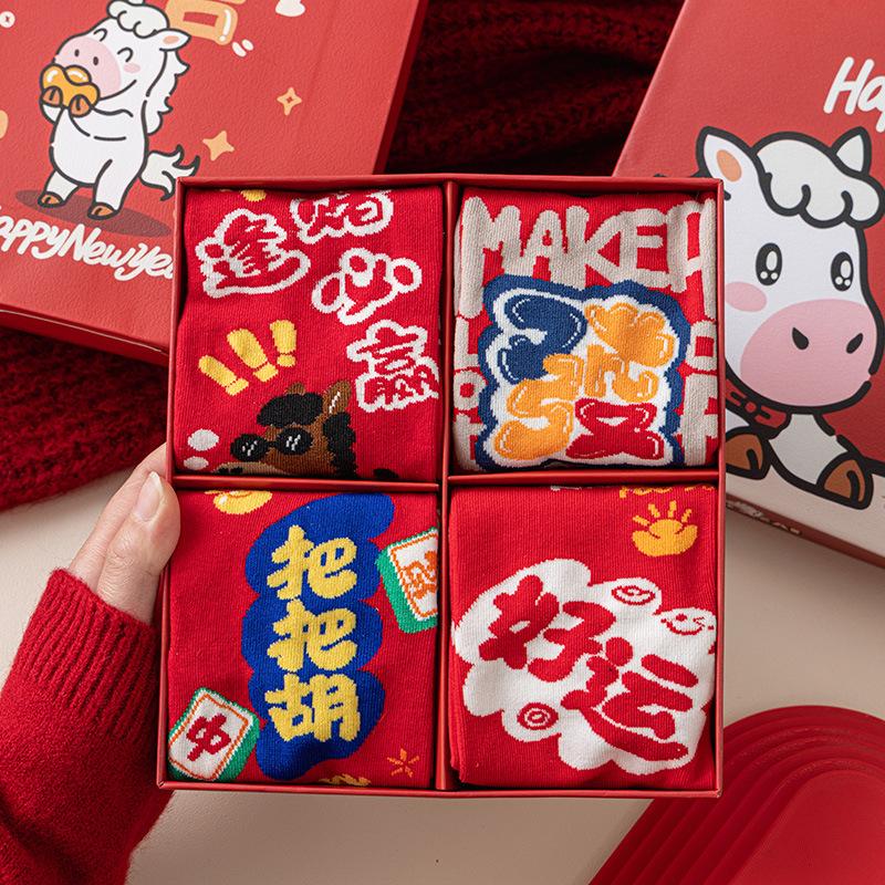 Neujahrs-Rote Cartoon-Socken Niedliche Rote Socken für das Frühlingsfest Damensocken mit Holzohr-Verzierungen Wadenhohe Socken für Herbst und Winter