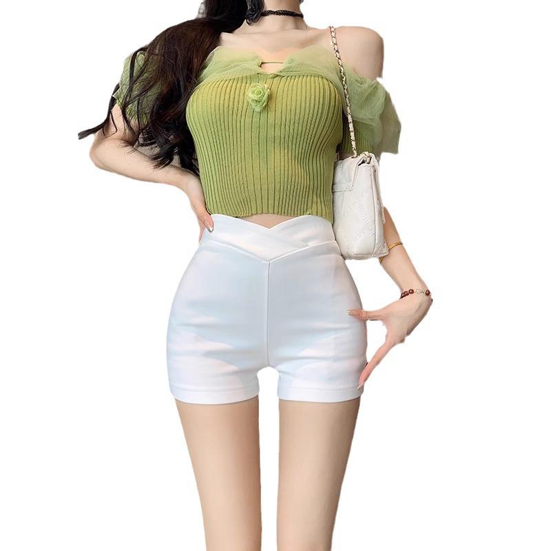 Autumn 2024 Korean Style High Waist Black Spicy Shorts for Women - Slimming, Versatile, Elastic Hip-Wrapping Hot Pants