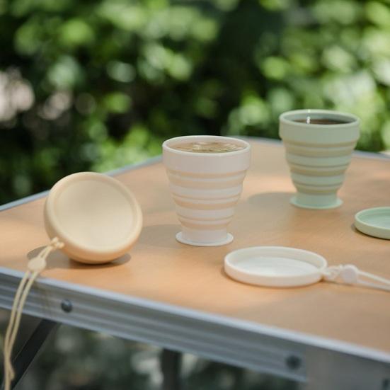 Silikon Faltbarer Wasserbecher für Reisen und Outdoor-Nutzung Weiter Mund Faltbar Tragbarer Trinkbecher für Kaffee Saft Erfrischungsgetränke Wiederverwendbar Faltbar