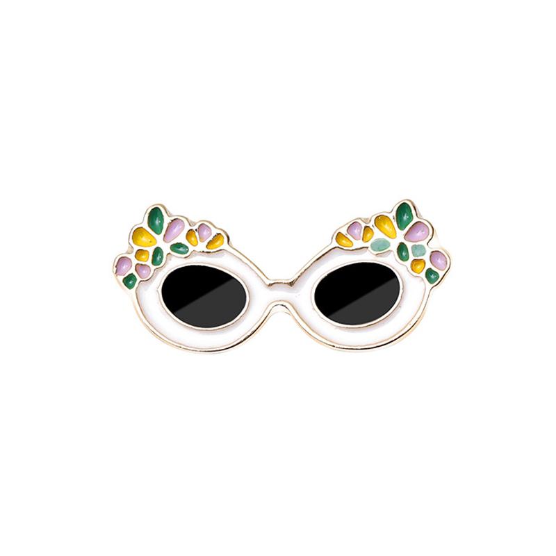 Summer Beach Sunglasses Brooch Fashion Personality Enamel Pins for Vacation Girl Women Backpack Hat Lapel Pin Jewelry Decoration