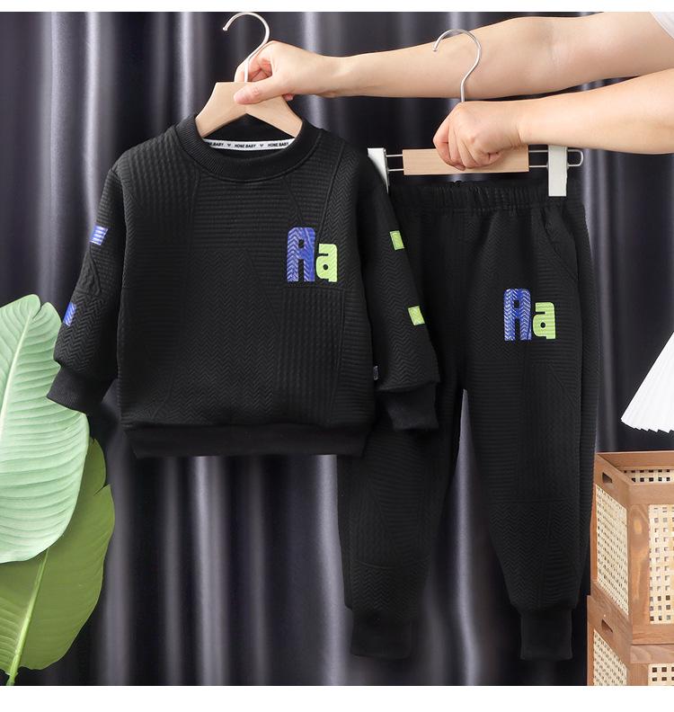 

Костюм-двойка свитер для мальчиков и девочек Осень 2025 - Модный повседневный наряд для детей 120 cm