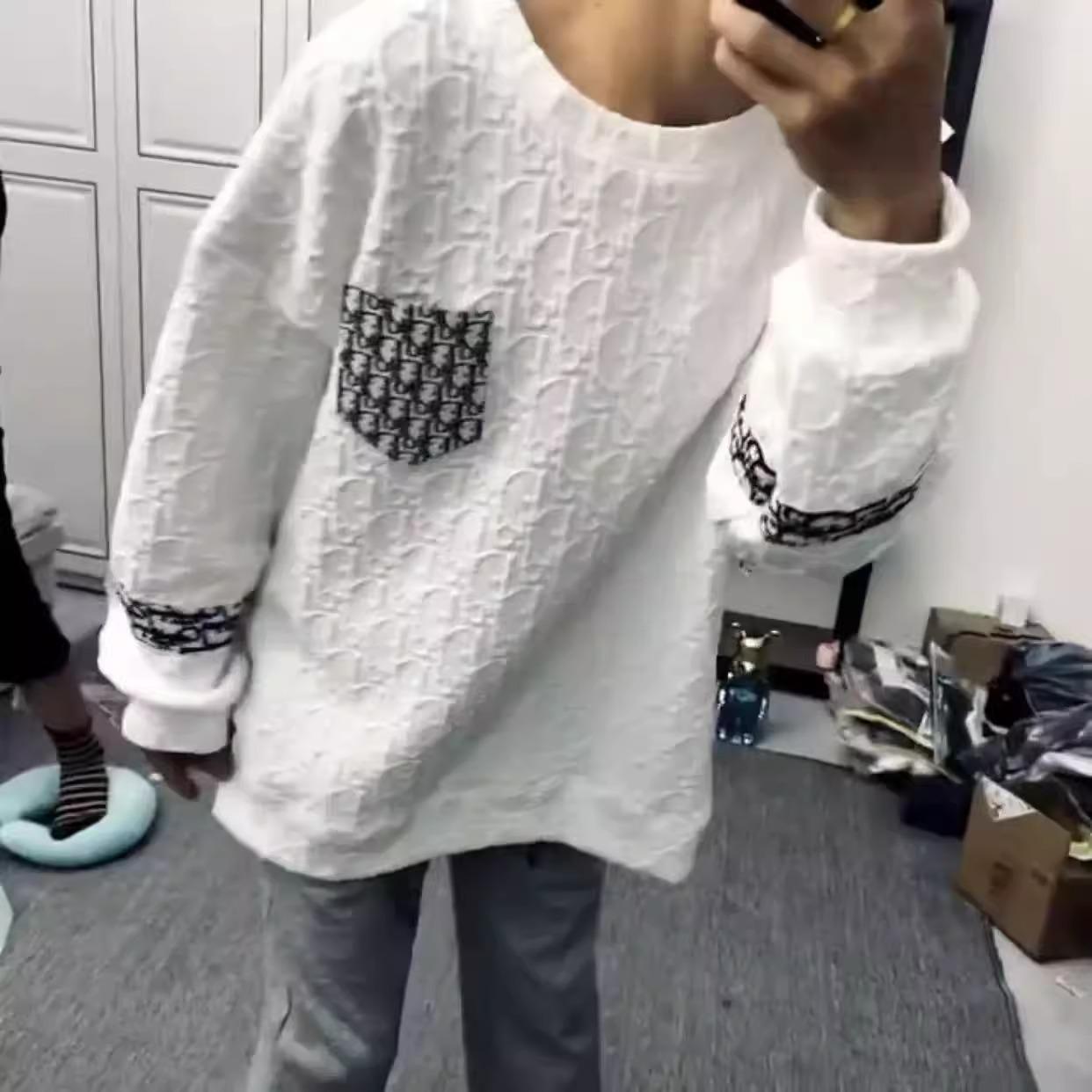 

Trendy Men s Hong Kong Style Loose Hoodie with Pocket Patchwork, Round Neck & Long Sleeves for Spring/Autumn Fashion M