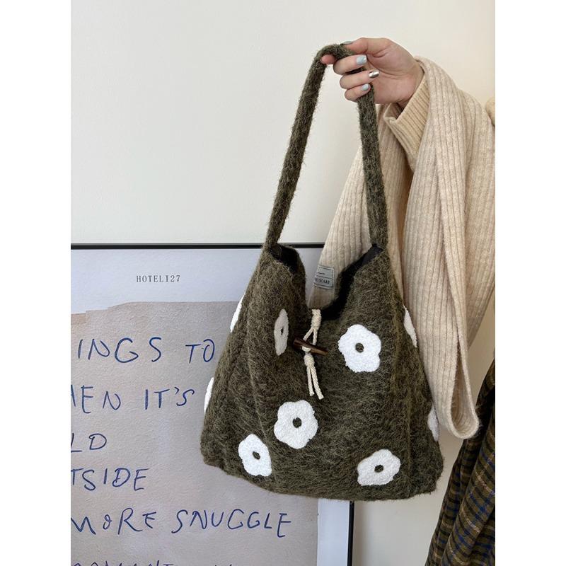 Plush flower embroidery commuter bucket bag autumn and winter new niche design simple woolen tote bag
