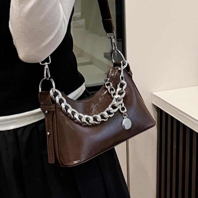 New Niche Oil Wax Leather Personalized Chain Underarm Bag Versatile Simple High-end Casual Messenger Bag Women