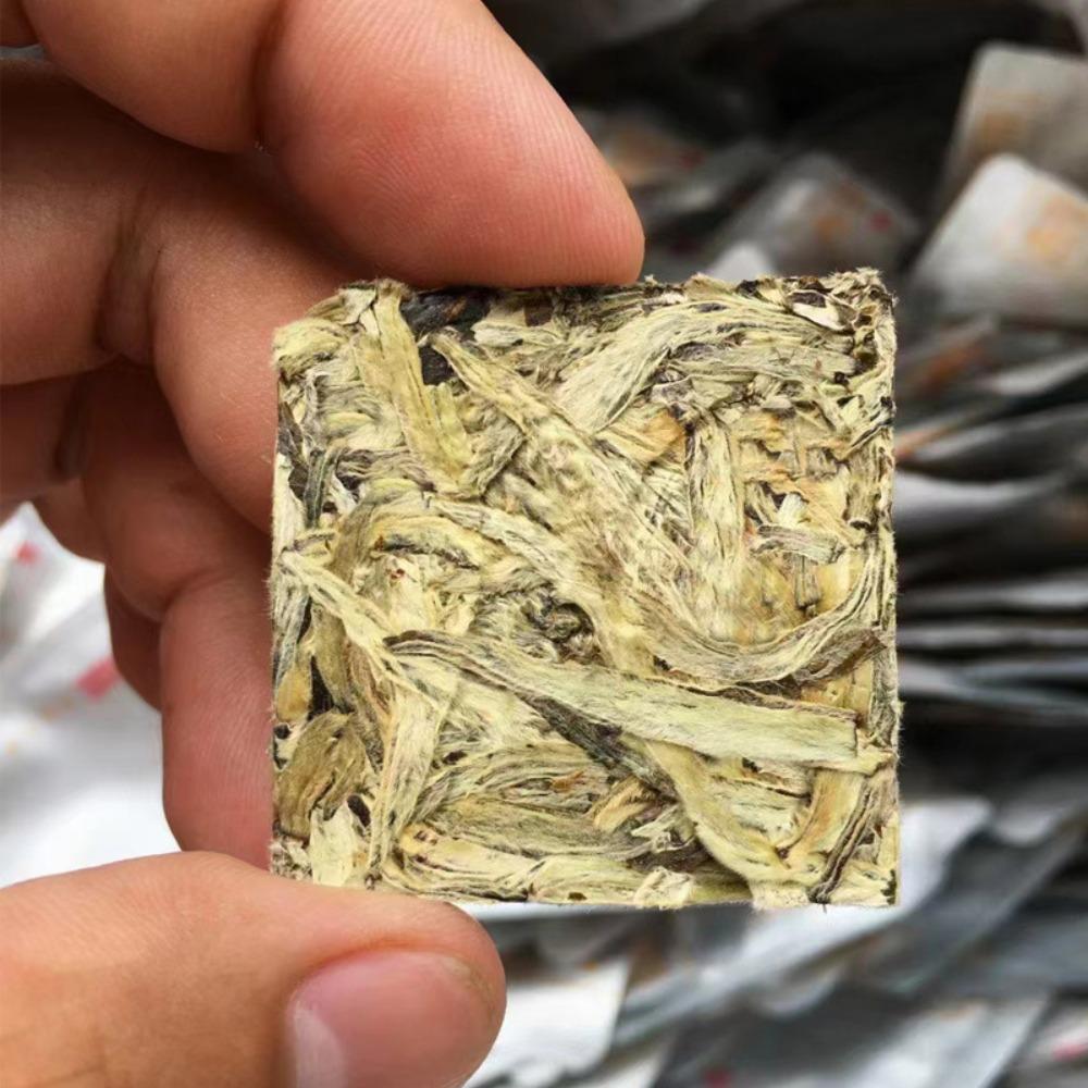 2022 Aged Baihao Silver Needle Biscuit Tea 500g Bulk Luxiang Silver Needle Biscuit White Tea Wholesale Moonlight White