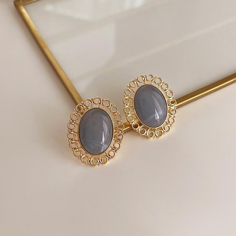 Retro fashion oil-dripping earrings niche temperament medieval style earrings personality high-end pearl earrings