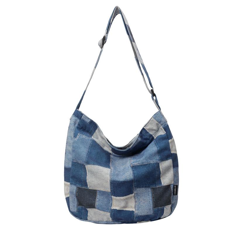 Женская большая вместительная пригородная сумка через плечо — фото 8