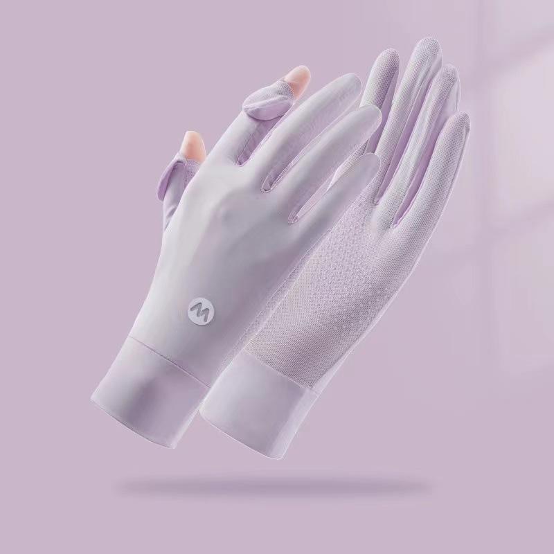 Sunscreen gloves protect against UV rays in summer