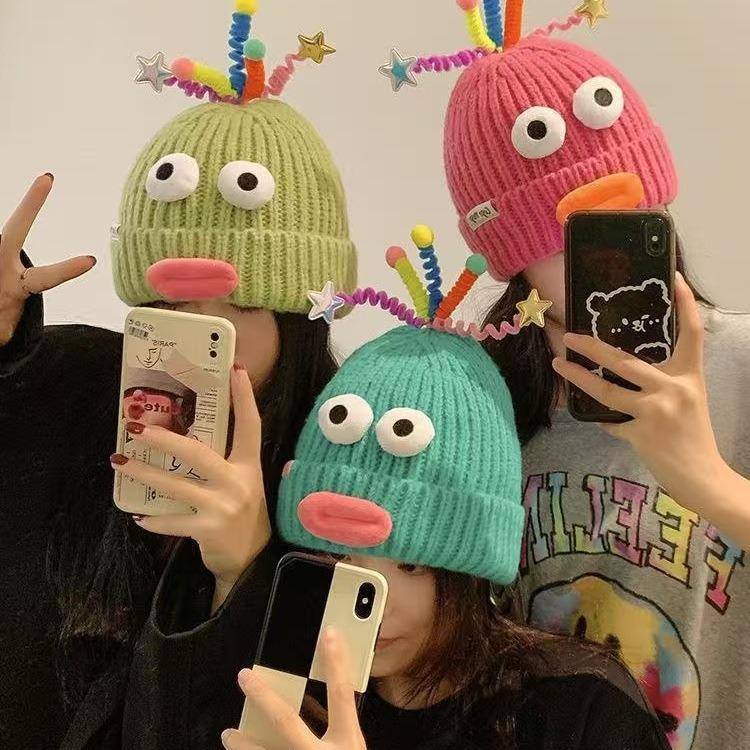 Cute and Quirky Knitted Wool Hat for Women, Autumn and Winter, Face-Slimming Cartoon Design, Warm Ear Protection Hat, New Style for Couples