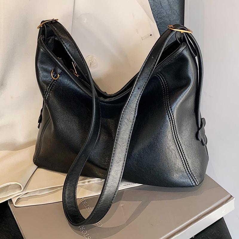 Large capacity bag women's autumn and winter versatile 2025 new simple shoulder messenger bag soft face women's commuter tote bag