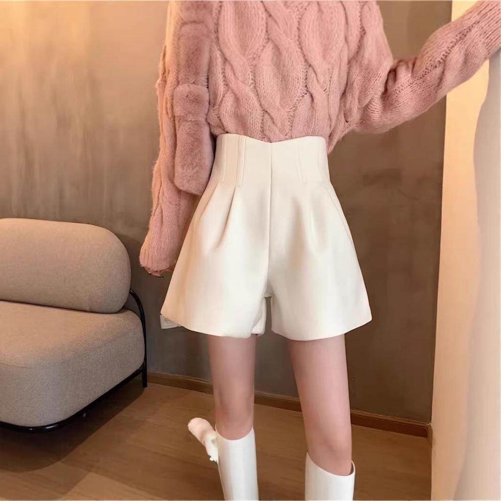 Women's Black Woolen A-line Wide-leg Plus Size High-waist Slimming Bootcut Casual Shorts