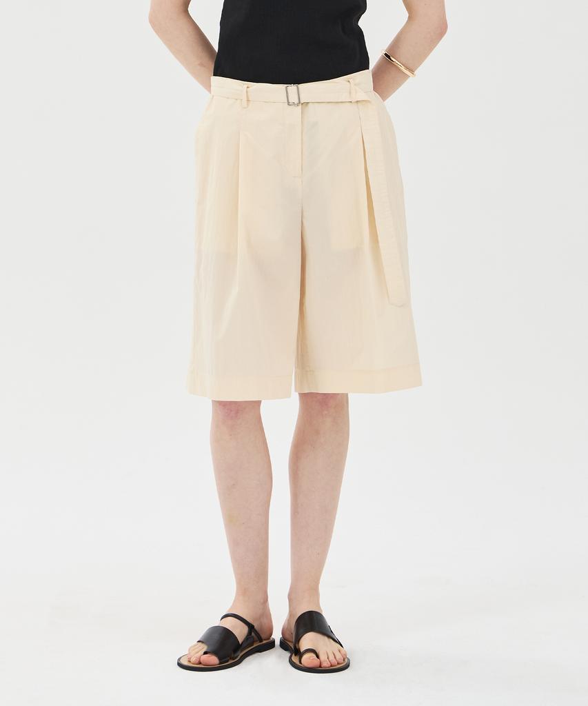 PINBLACK Belted Single-Pleat Bermuda Pants Beige