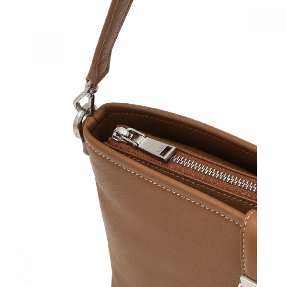 Daks Cla Black Cowhide Shoulder Bag With Buckle Dcba6f174w2