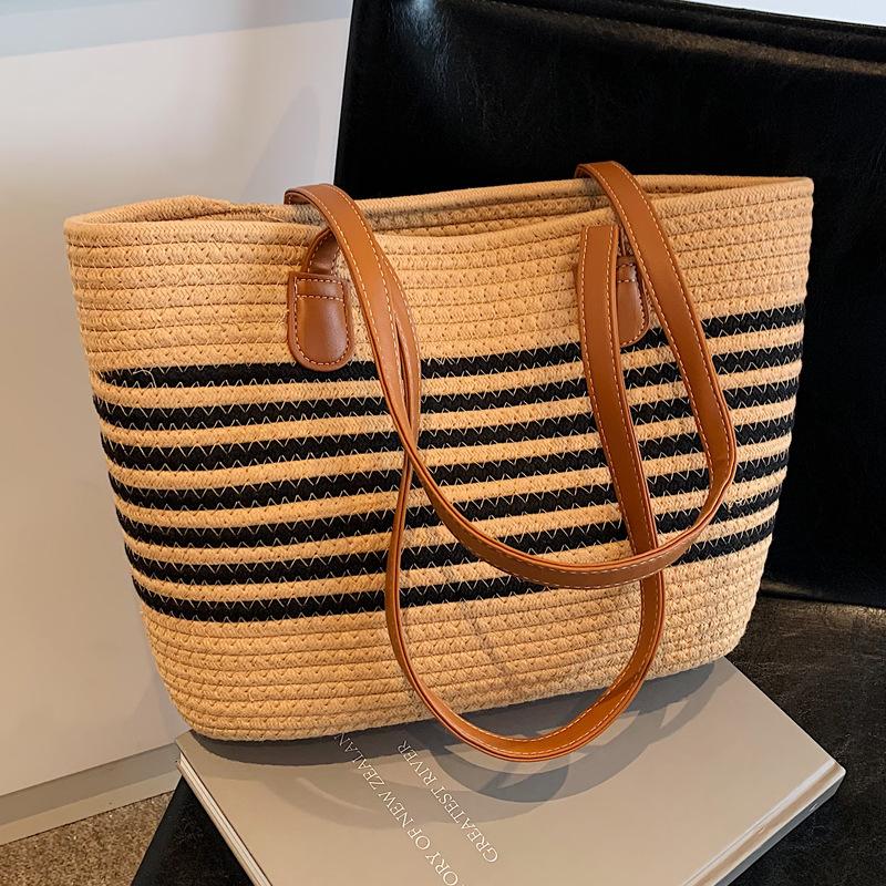 Woven straw bag women's large capacity 2025 new vegetable basket shoulder bag beach premium commuter tote bag