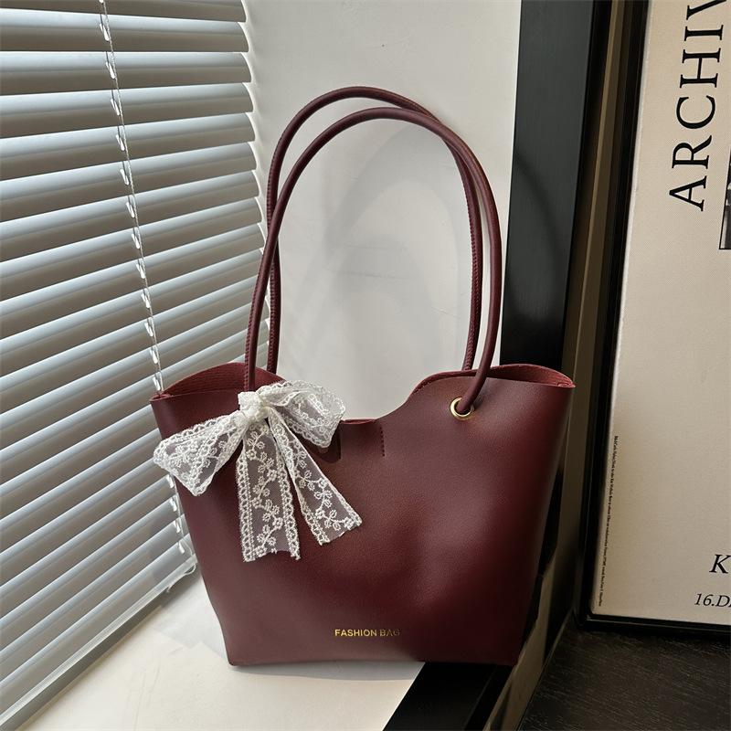 

New solid color trendy shoulder bag large capacity portable tote bag simple fashion underarm bag women s bag червоний