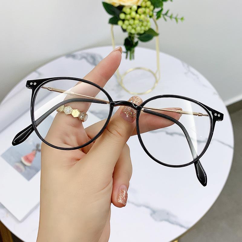 Trendy Oval Anti-Blue Light Glasses: Stylish Unisex Frames for Fashionable Men & Women, Suitable for Myopia.
